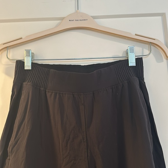 lululemon pull on wind pants with wide leg / slit bottoms - Picture 2 of 4